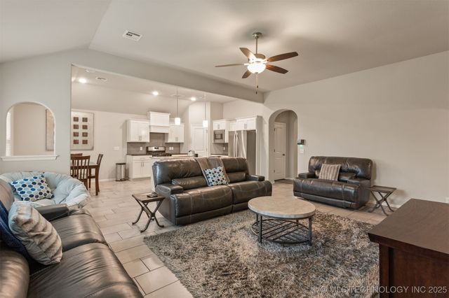 7321 S Hemlock Avenue, Broken Arrow, OK 74011