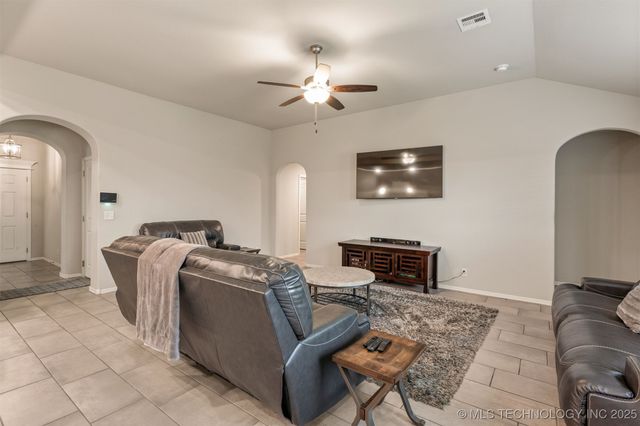 7321 S Hemlock Avenue, Broken Arrow, OK 74011