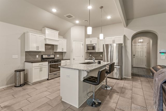 7321 S Hemlock Avenue, Broken Arrow, OK 74011