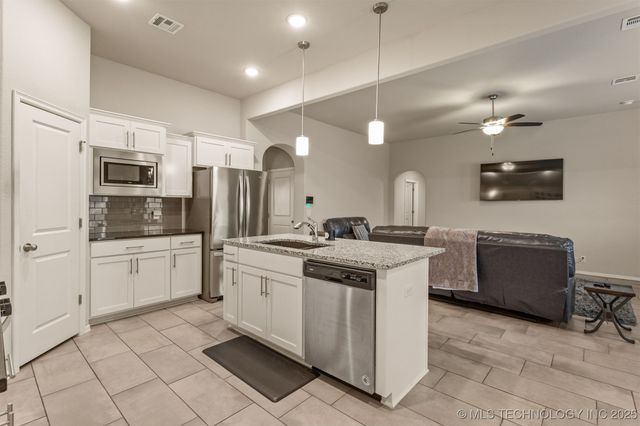 7321 S Hemlock Avenue, Broken Arrow, OK 74011