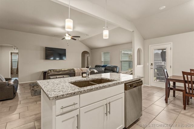 7321 S Hemlock Avenue, Broken Arrow, OK 74011