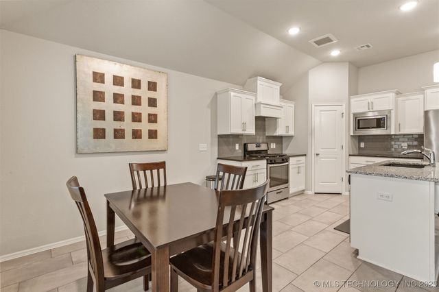 7321 S Hemlock Avenue, Broken Arrow, OK 74011