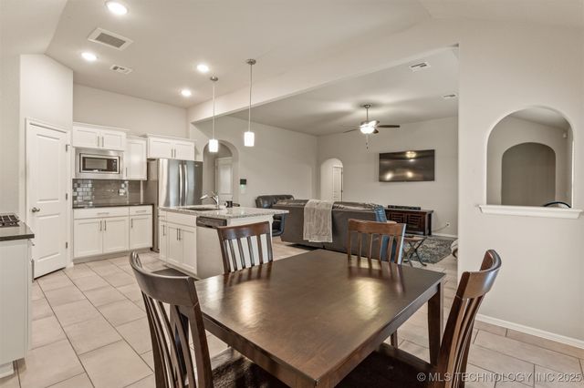 7321 S Hemlock Avenue, Broken Arrow, OK 74011