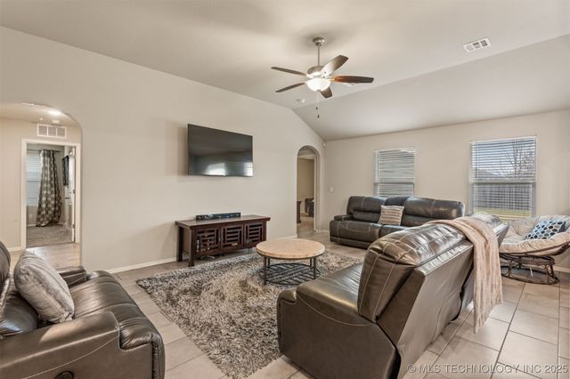 7321 S Hemlock Avenue, Broken Arrow, OK 74011