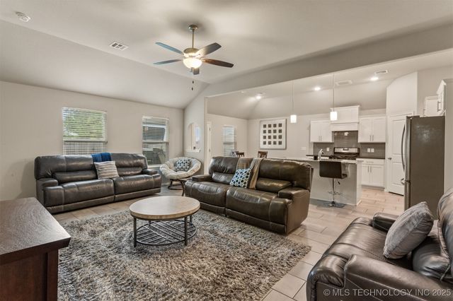 7321 S Hemlock Avenue, Broken Arrow, OK 74011