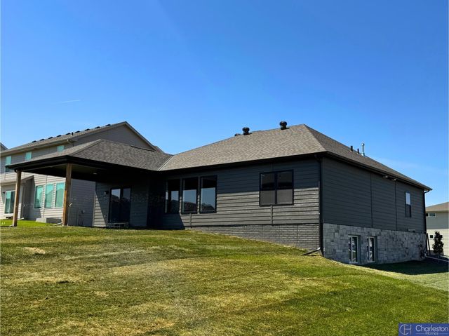 19820 R Street, Omaha, NE 68135