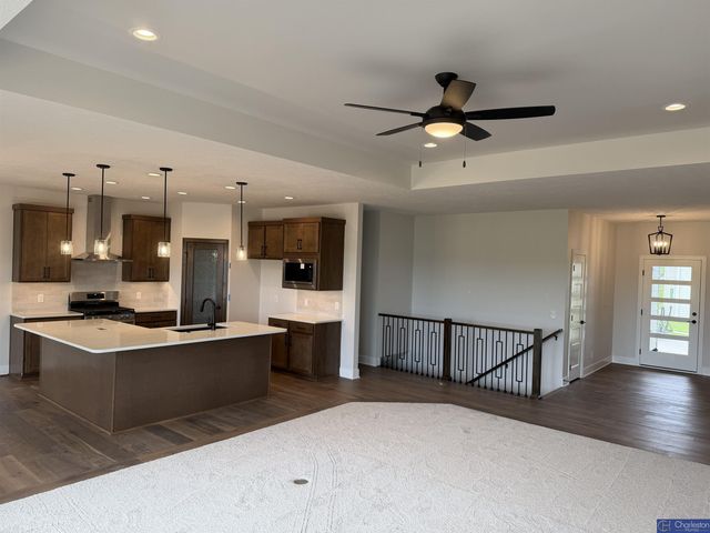 19820 R Street, Omaha, NE 68135