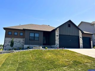 19820 R Street, Omaha, NE 68135
