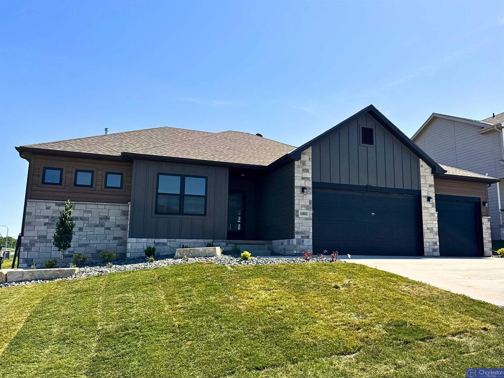 19820 R Street, Omaha, NE 68135