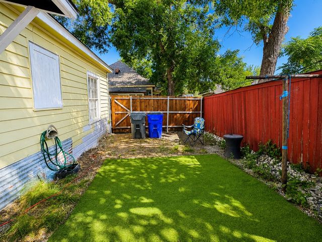 1209 N Carroll Avenue, Dallas, TX 75204