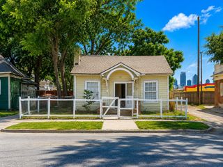1209 N Carroll Avenue, Dallas, TX 75204