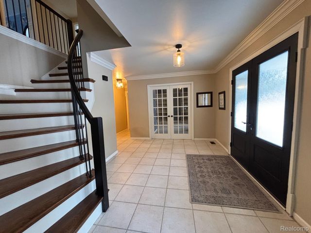 2695 Homewood Drive, Troy, MI 48098