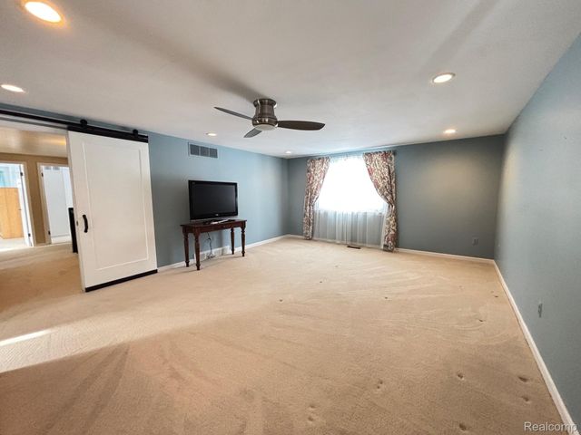 2695 Homewood Drive, Troy, MI 48098