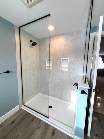 2695 Homewood Drive, Troy, MI 48098