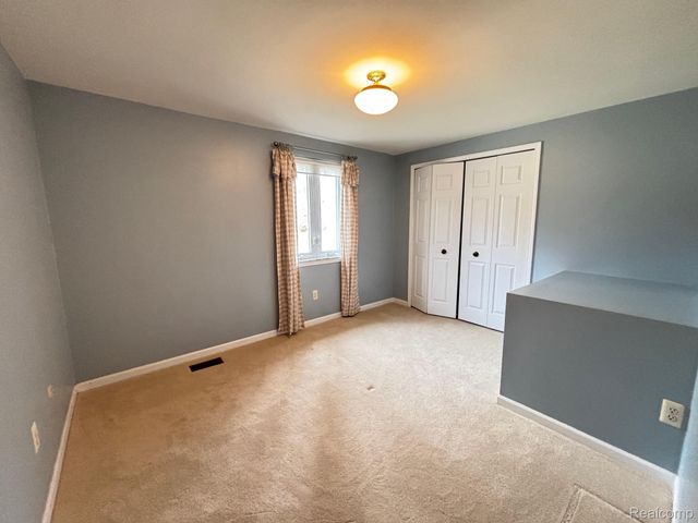 2695 Homewood Drive, Troy, MI 48098
