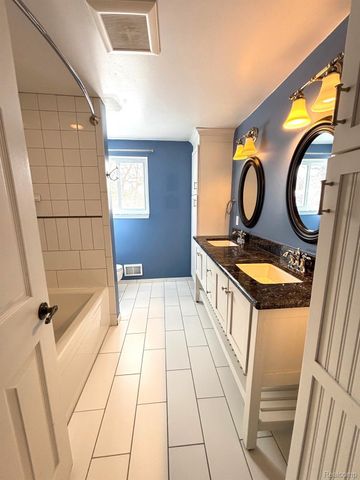 2695 Homewood Drive, Troy, MI 48098