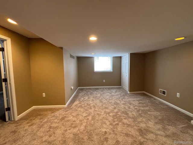 2695 Homewood Drive, Troy, MI 48098