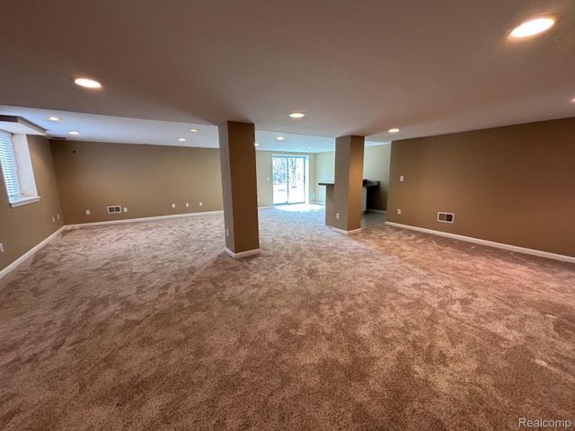 2695 Homewood Drive, Troy, MI 48098