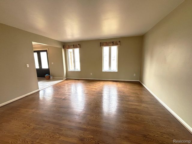 2695 Homewood Drive, Troy, MI 48098