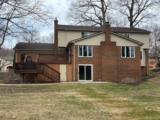 2695 Homewood Drive, Troy, MI 48098