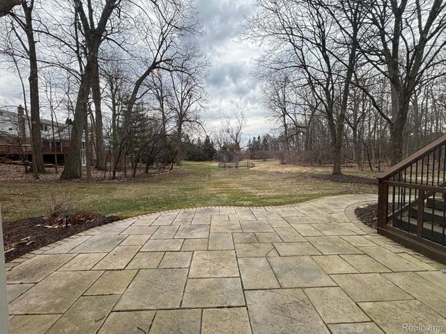 2695 Homewood Drive, Troy, MI 48098