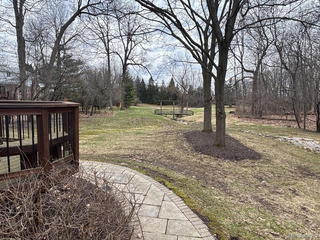 2695 Homewood Drive, Troy, MI 48098