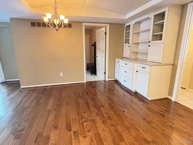 2695 Homewood Drive, Troy, MI 48098