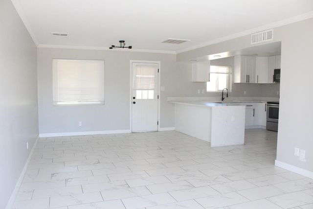 3932 W Griswold Road, Phoenix, AZ 85051