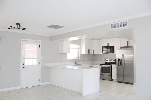 3932 W Griswold Road, Phoenix, AZ 85051