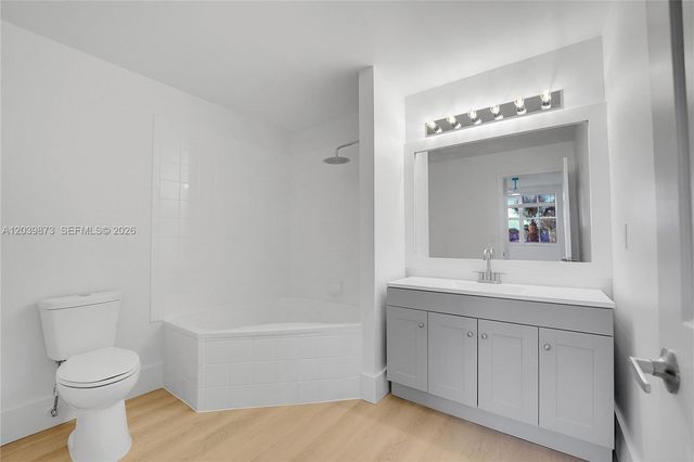 2020 Greenview Shores Blvd 109, Wellington, FL 33414