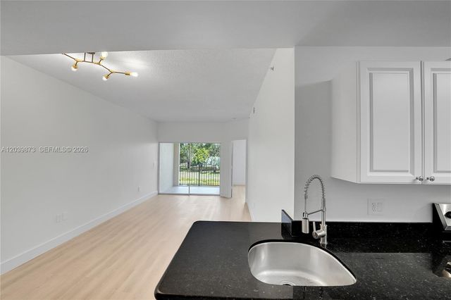 2020 Greenview Shores Blvd 109, Wellington, FL 33414