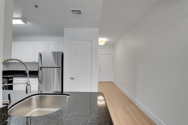 2020 Greenview Shores Blvd 109, Wellington, FL 33414