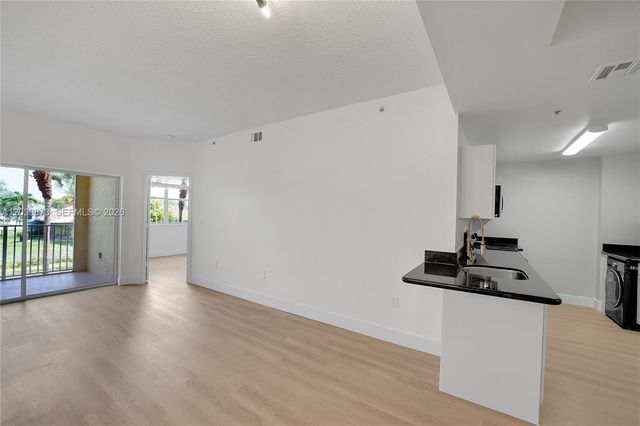 2020 Greenview Shores Blvd 109, Wellington, FL 33414