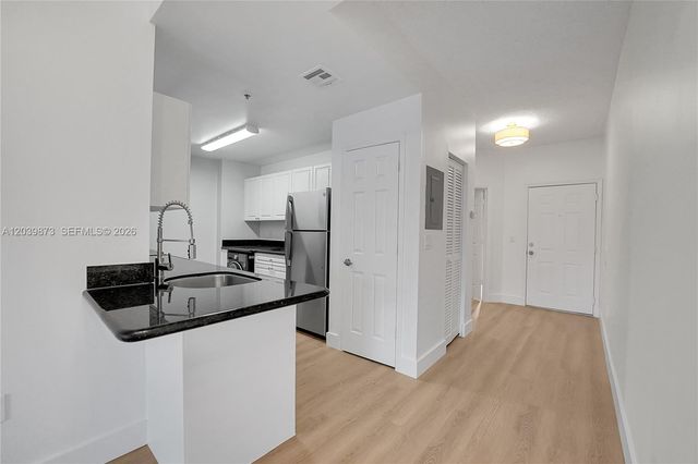 2020 Greenview Shores Blvd 109, Wellington, FL 33414