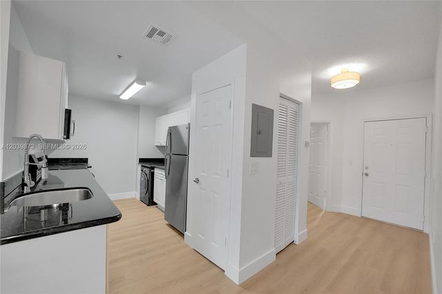 2020 Greenview Shores Blvd 109, Wellington, FL 33414