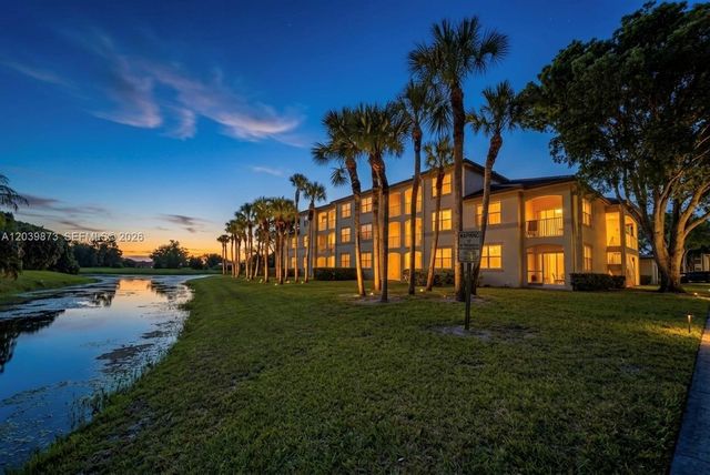 2020 Greenview Shores Blvd 109, Wellington, FL 33414