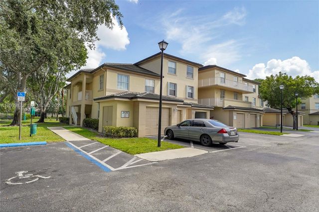 2020 Greenview Shores Blvd 109, Wellington, FL 33414