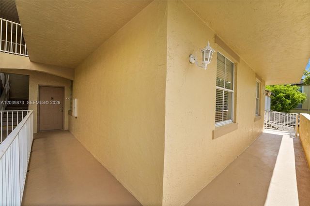2020 Greenview Shores Blvd 109, Wellington, FL 33414