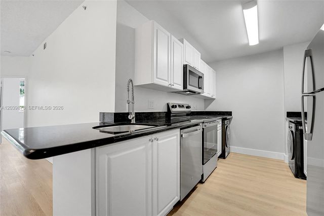2020 Greenview Shores Blvd 109, Wellington, FL 33414