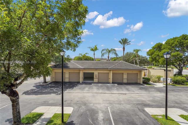 2020 Greenview Shores Blvd 109, Wellington, FL 33414