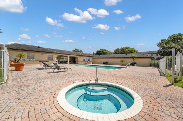 2020 Greenview Shores Blvd 109, Wellington, FL 33414