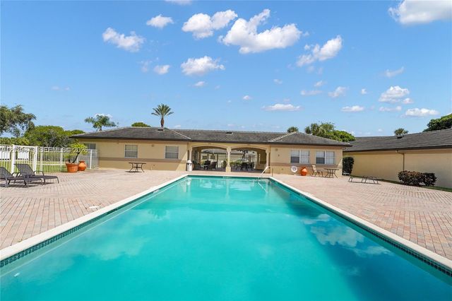 2020 Greenview Shores Blvd 109, Wellington, FL 33414