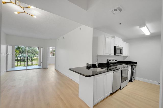 2020 Greenview Shores Blvd 109, Wellington, FL 33414