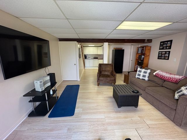 38 Crescent Rd 38, Needham, MA 02494