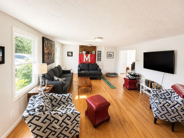 38 Crescent Rd 38, Needham, MA 02494