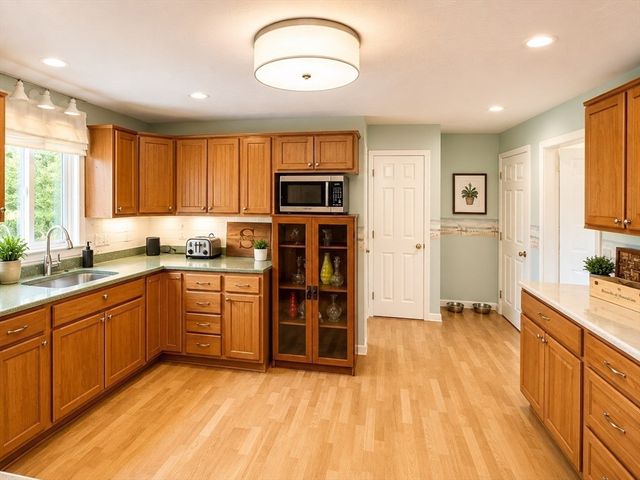 38 Crescent Rd 38, Needham, MA 02494