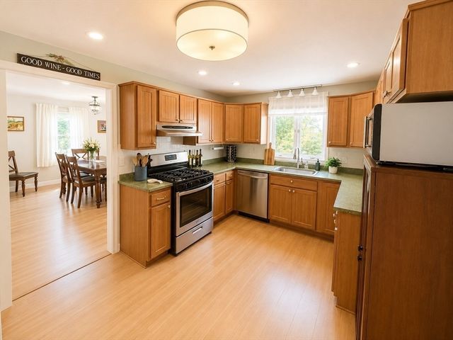 38 Crescent Rd 38, Needham, MA 02494
