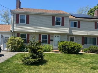 38 Crescent Rd 38, Needham, MA 02494