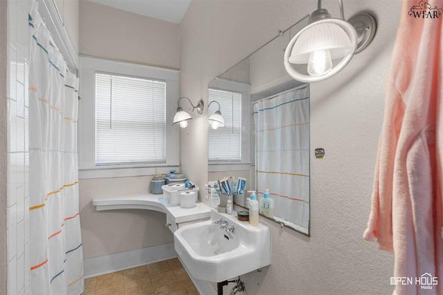 2001 VICTORY AVENUE, Wichita Falls, TX 76301