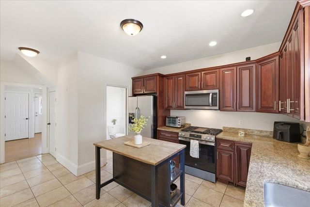 120 Winnifred Rd, Brockton, MA 02301